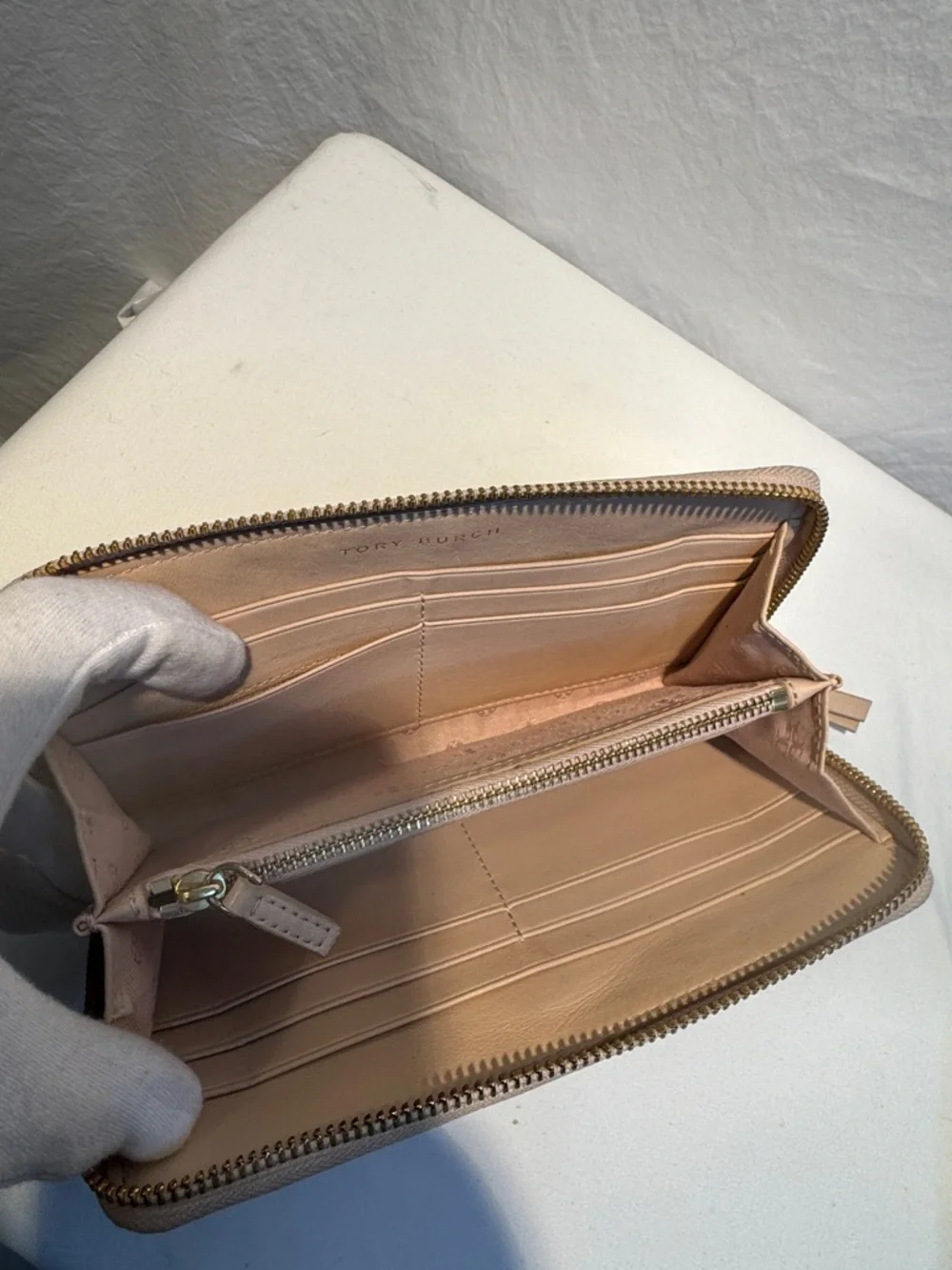 Tory Burch Taupe Pebbled Leather Zip Wallet with Logo - Picture 5 of 12